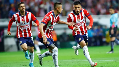 Chivas y Atlas se enfrentan en el Estadio Jalisco.