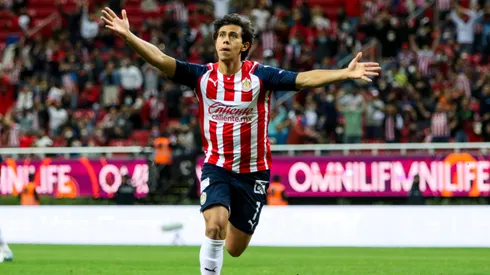 Afición de Chivas respalda a José Juan Macías.