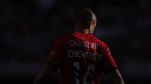 Chicharito sigue con problemas físicos.