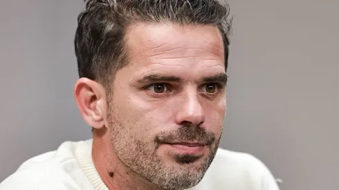 Afición estalla por la alineación del Chivas de Gago.