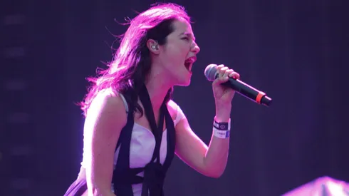 Ximena Sariñana se muestra con exclusivo jersey de Chivas.