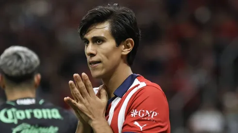 La afición de Chivas apoyó a José Juan Macías.