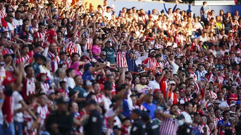 La afición de Chivas invadió el Estadio Hidalgo para ver la victoria sobre Pachuca