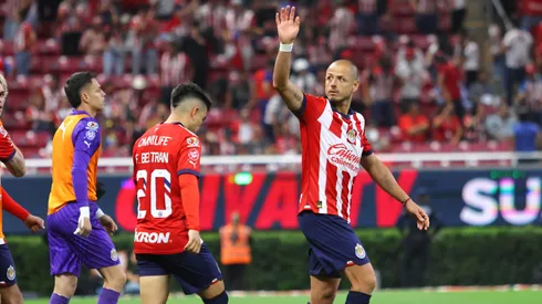 Chicharito Hernández anotó su primer gol con Chivas tras 14 años en el Estadio Akron
