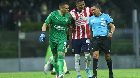 La última vez que el silbante dirigió un partido de Chivas fue una debacle en el Clásico Nacional en el Apertura 2023
