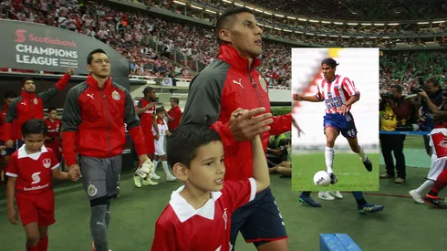 Carlos Salcido festejó este martes 44 años de vida