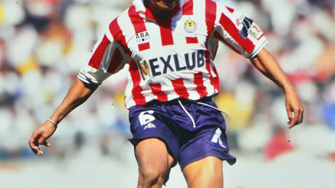 DISTRITO FEDERAL, MEXICO – ENERO 12: Alberto Coyote del Chivas durante el juego de la jornada 1 del Torneo Verano 1997 en el estadio Olimpico el 12 de enero de 1997, en el Distrito Federal, Mexico. (Foto: JAM MEDIA)
