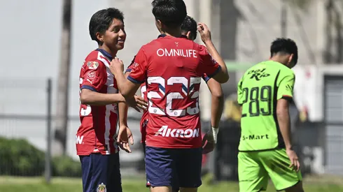 Antonio Herrera reconoció que un vestidor repleto de mexicanos le ayudó en su adaptación al sistema de Chivas