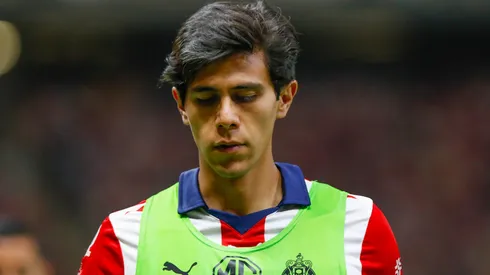El jugador que se beneficiaría en Chivas ante las ventas de JJ Macías y Ronaldo Cisneros.