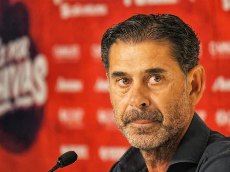 Chivas anunció la salida de Fernando Hierro y la afición estalló