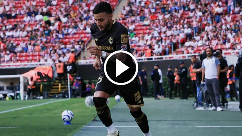 Alexis Vega fue abucheado por la afición de Chivas desde la presentación de Toluca