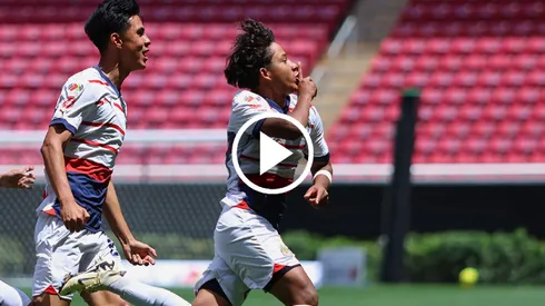 Gael García anotó un golazo para que Chivas empate ante a Atlas.