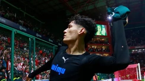 Chiquete en uno de sus últimos juegos con Chivas.