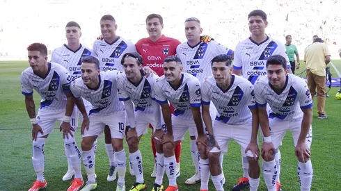 Chivas podría recibir a dos jugadores de Rayados de Monterrey.