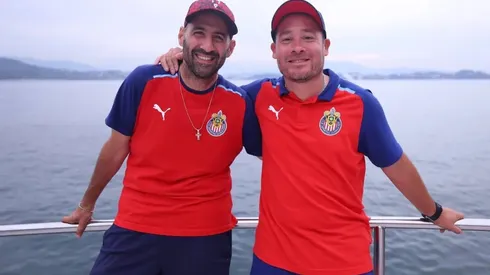 Gastón Camargo se lleva a jugadora de Chivas Femenil a Argentina.