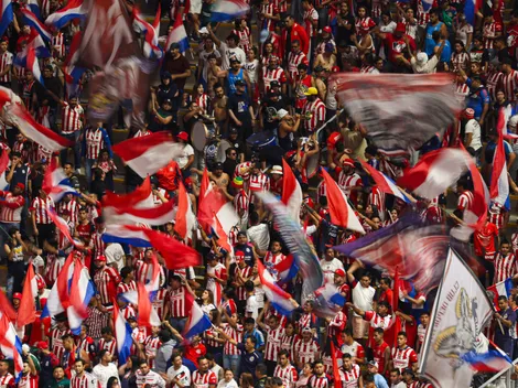 Afición de Chivas despide a leyenda rojiblanca