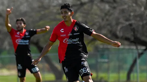 Daniel Cervantes convirtió con Chivas.