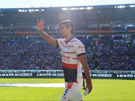 JJ Macías tiene los dos pies fuera de Chivas
