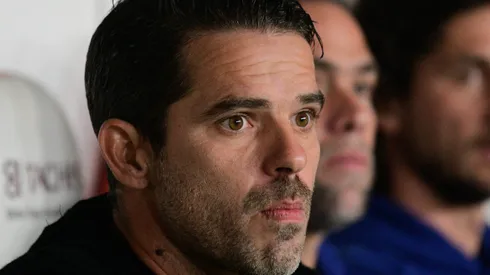 Claudio Suárez expone a Fernando Gago.