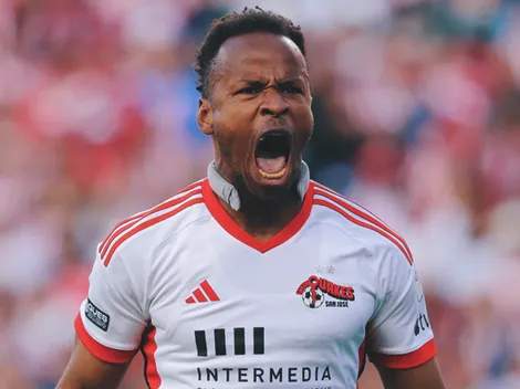 ¿Qué tenía en el cuello Jeremy Ebobisse frente a Chivas?