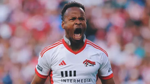 Jeremy Ebobisse madrugó a Chivas y despertó la curiosidad de todos con su artefacto