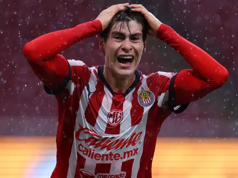 La Hormiga posó con la playera de este jugador de la Premier League