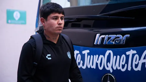 El canterano de las Chivas trató de defenderse.