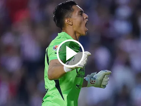 La reacción de Chicharito y Piojo Alvarado a la atajada de Raúl Rangel