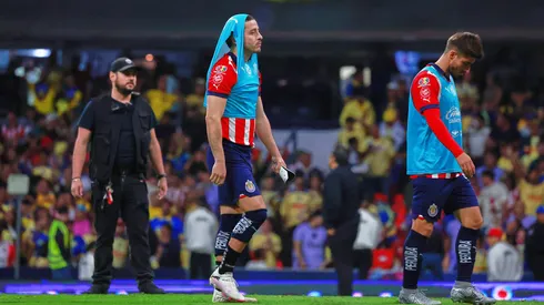 Afición de Chivas protestó con todo la suplencia de Alan Mozo en Querétaro