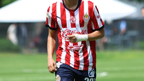 El canterano que no fue convocado, pero fue captado viajando con Chivas