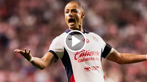 Chicharito discutió con Roberto Alvarado y Pocho Guzmán.