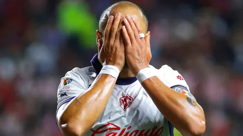 La regla que puede perjudicar a Chicharito Hernández.