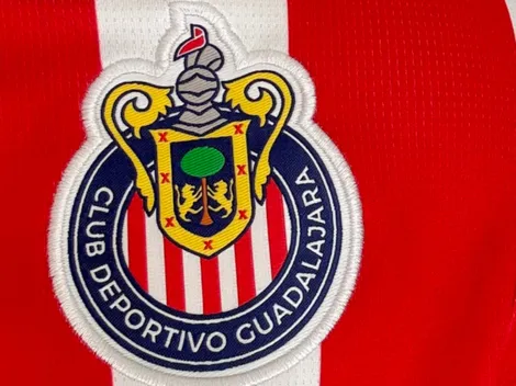 Aficionados, furiosos por un detalle en nuevo jersey de Chivas