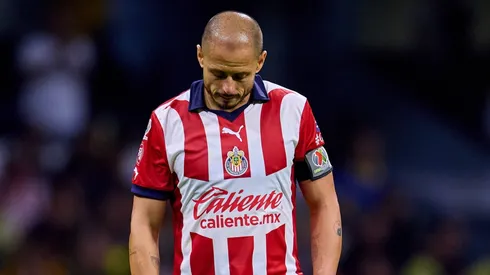 Exjugador de Chivas defendió a Chicharito Hernández.