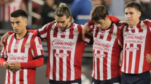 Jugadores de chivas durante un partido.
