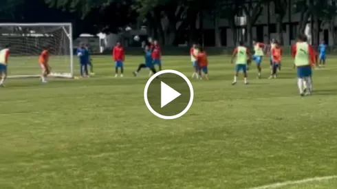 Yael Padilla se lució en la práctica de Chivas.