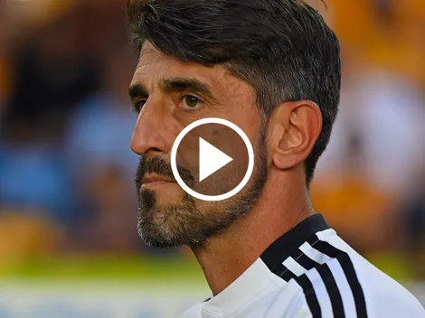 El frío saludo de Veljko Paunovic con Víctor Guzmán y Óscar Whalley