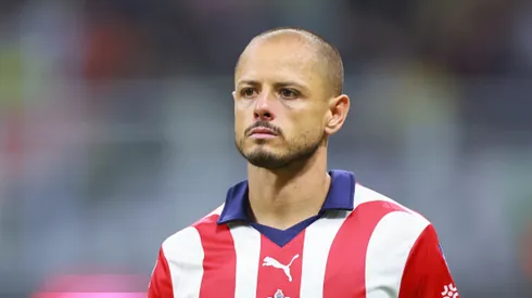 Javier Hernández estuvo al pendiente de su equipo.