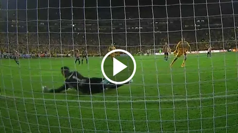 Rangel le atajó el penal a Gignac.