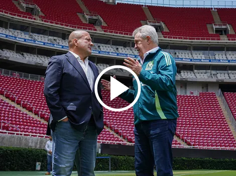 Gobernador de Jalisco presenta al Vasco Aguirre en el Akron