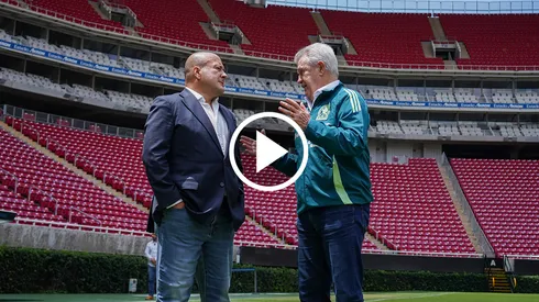 Alfaro estuvo en la cancha del Akron con Aguirre.