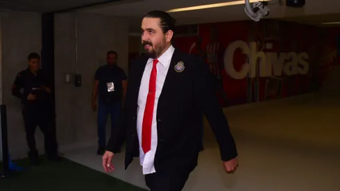 Amaury Vergara recibe buenas y malas noticias en Chivas.