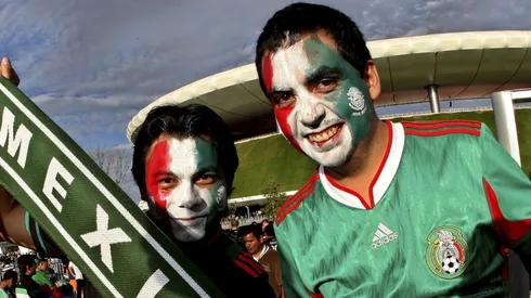 Afición en 2010 para ver al Tri en el Akron.