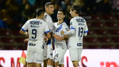 Chivas detrás de Brandon Vázquez.