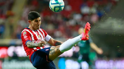 El golazo de Víctor Guzmán al América con la camiseta de Chivas en un Clásico Nacional