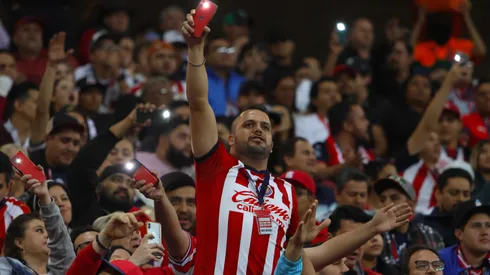 Los rojiblancos celebraron con cánticos y festejos el cuarto triunfo en fila de sus Chivas