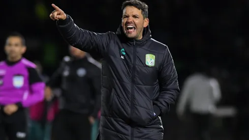 ¿Nicolas Larcamón predijo la lesión de José Juan Macias en Chivas?