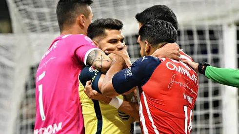 Henry Martín asegura que se hubiera arrepentido de jugar en Chivas: ¡LA AFICIÓN TAMPOCO LO QUERÍA!