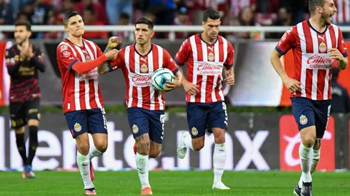 Víctor Guzmán anotó los penales para la victoria en el Estadio Akron