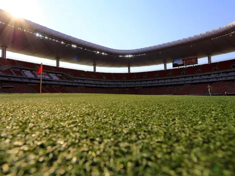 Tiemblan en Chivas por la cancha del Estadio Akron